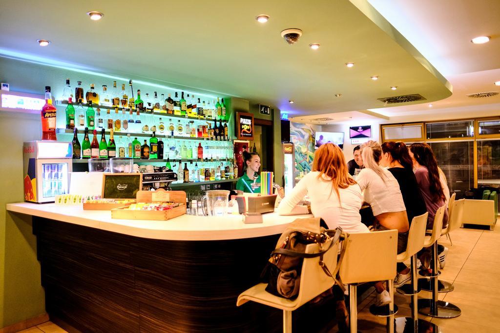 Hotel Deluxe With Free Wellness And Fitness Centrum ニトラ エクステリア 写真