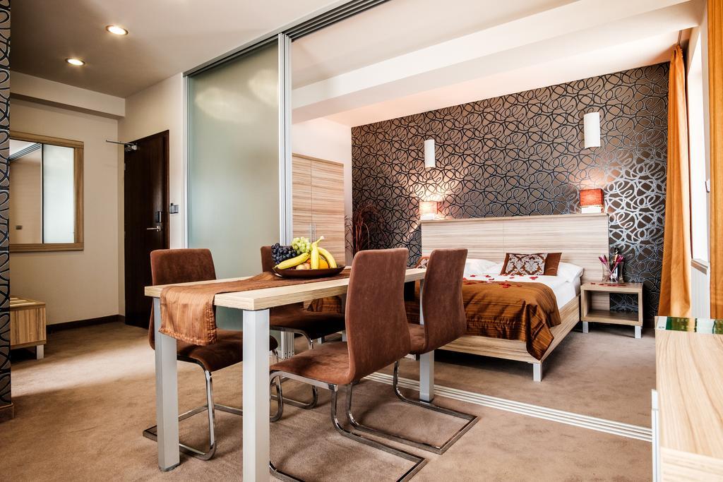 Hotel Deluxe With Free Wellness And Fitness Centrum ニトラ エクステリア 写真
