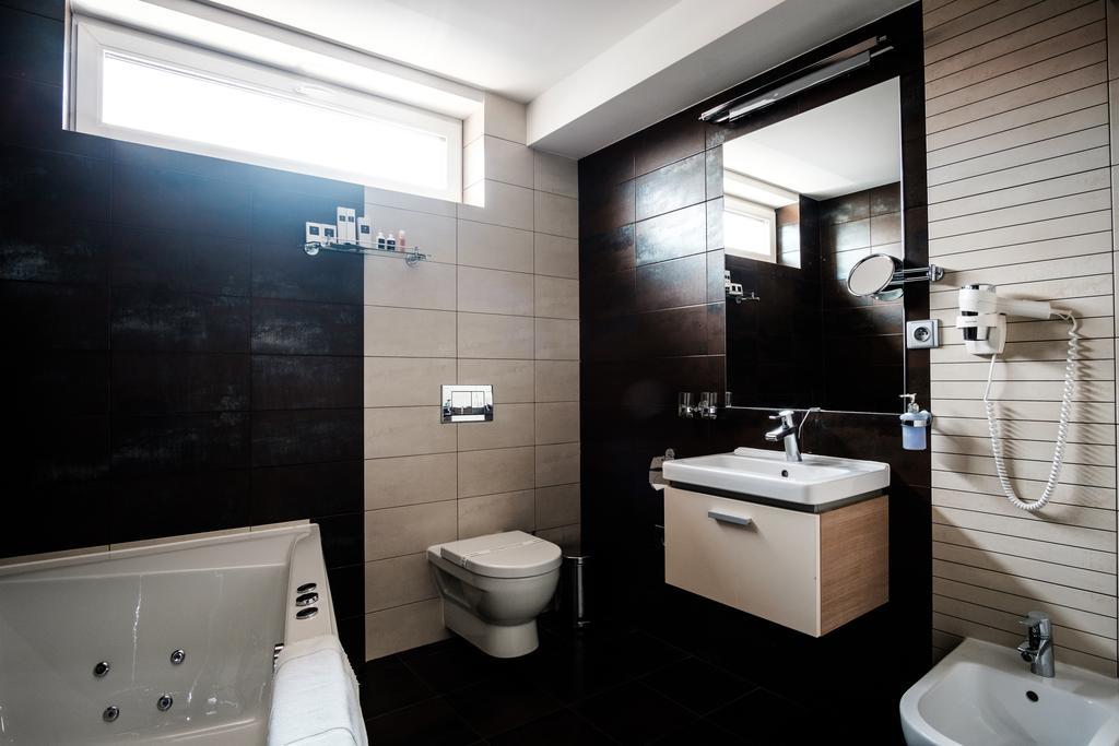 Hotel Deluxe With Free Wellness And Fitness Centrum ニトラ エクステリア 写真