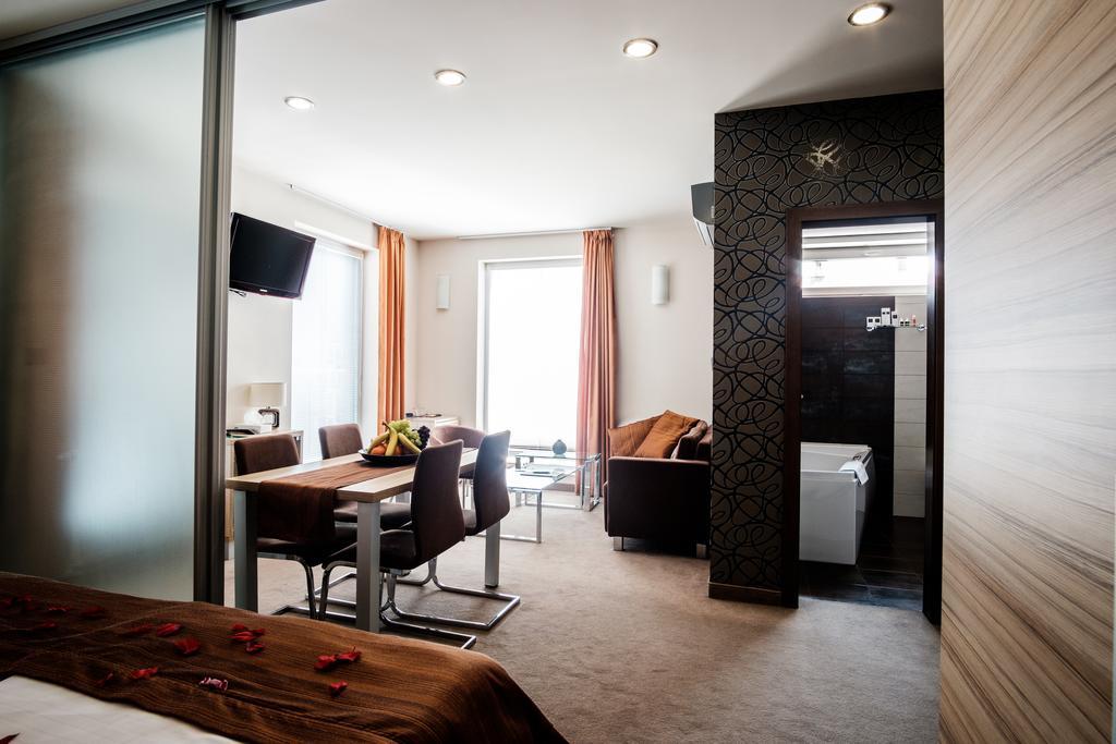 Hotel Deluxe With Free Wellness And Fitness Centrum ニトラ エクステリア 写真