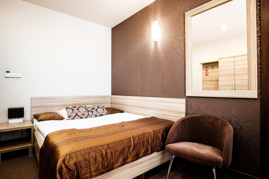 Hotel Deluxe With Free Wellness And Fitness Centrum ニトラ 部屋 写真