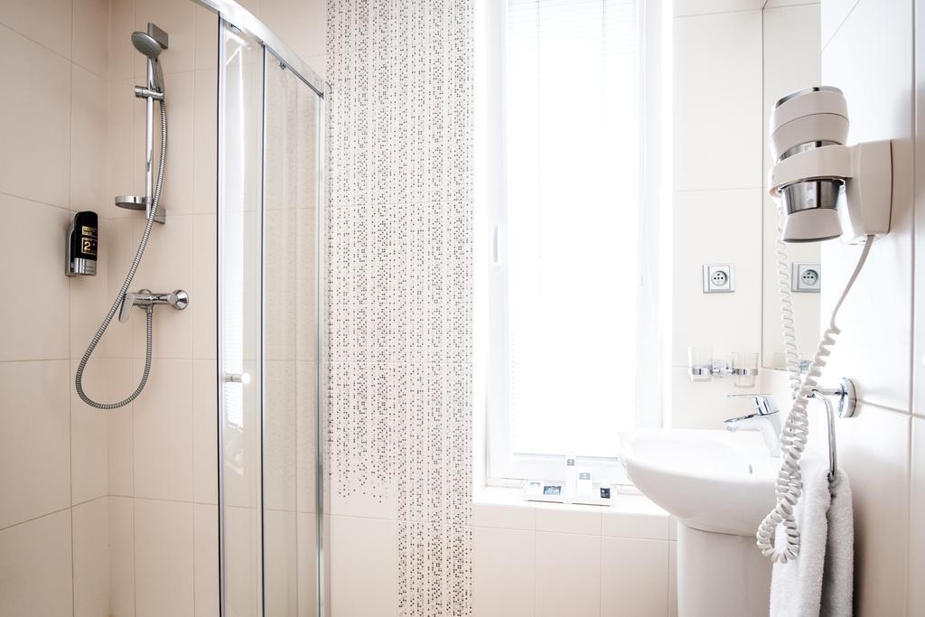 Hotel Deluxe With Free Wellness And Fitness Centrum ニトラ 部屋 写真